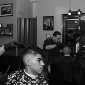 Barbería Hermanos Cortéz en Las Condes. Cortes y barba con estilo, atención profesional y precios accesibles. Visítanos en Torres de Fleming.