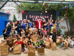 Escuela de lenguaje en Ñuñoa para niños de 3 y 4 años. Gratuita, con talleres de música, arte y yoga. Últimos cupos disponibles.